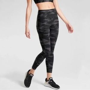 ATHLETA Ultimate Camo 7/8 Tight. Great Condition. Size XXS